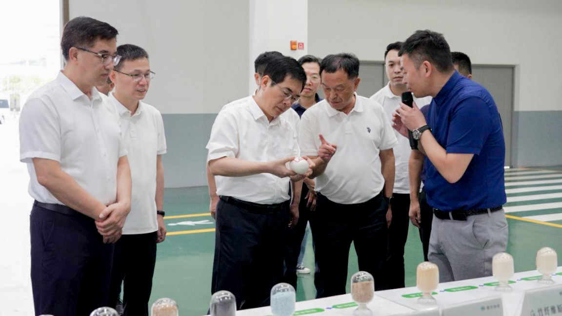 福建省林業(yè)局領(lǐng)導(dǎo)赴漳州、泉州調(diào)研 以新材料技術(shù)推廣服務(wù)助推林業(yè)新質(zhì)生產(chǎn)力發(fā)展