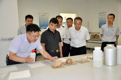 洛龍區(qū)區(qū)長張玉杰調(diào)研炎黃科技園 助推新材料技術(shù)推廣服務(wù)升級(jí)