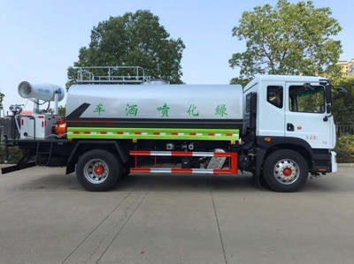 城市清潔的“左右手” 灑水車與壓縮垃圾車的協同作業